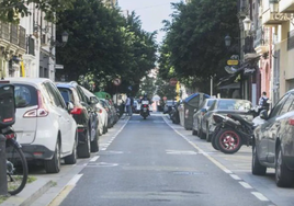 Coches aparcados en Ruzafa.