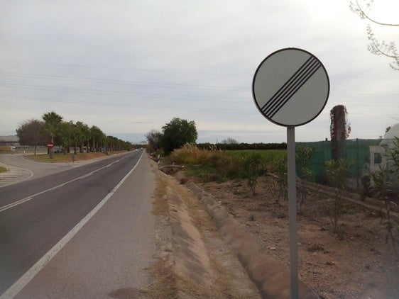 Carretera CV-375 entre l'Eliana y la Pobla de Vallbona.