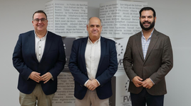 Miguel Bailach, secretario general de la FVMP; Juan Manuel Cerdá Tena, vicepresidente primero; y Modesto Martínez Sabater, vicepresidente segundo