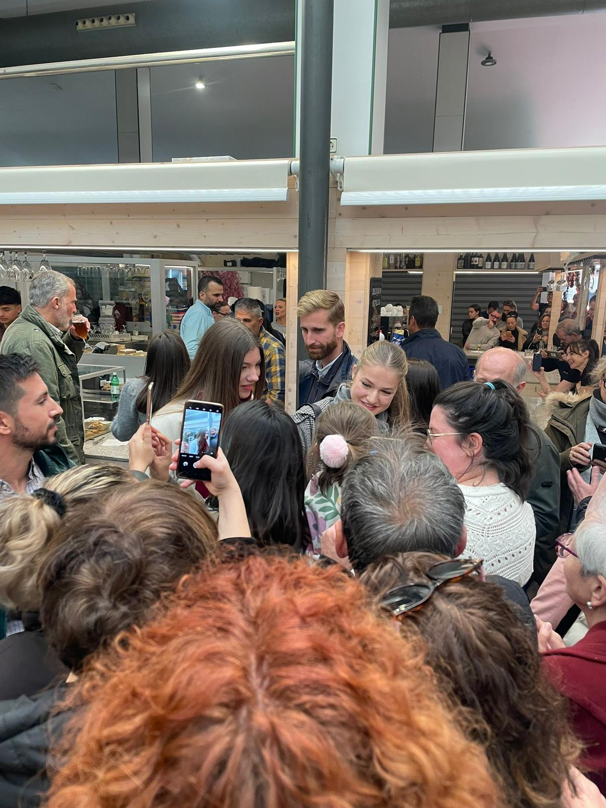 FOTOS | Los Reyes, la princesa y la infanta visitan Catarroja