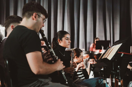 Las becas CaixaBank ayudarán a 580 estudiantes de las sociedades musicales de la Comunitat Valenciana en el curso actual