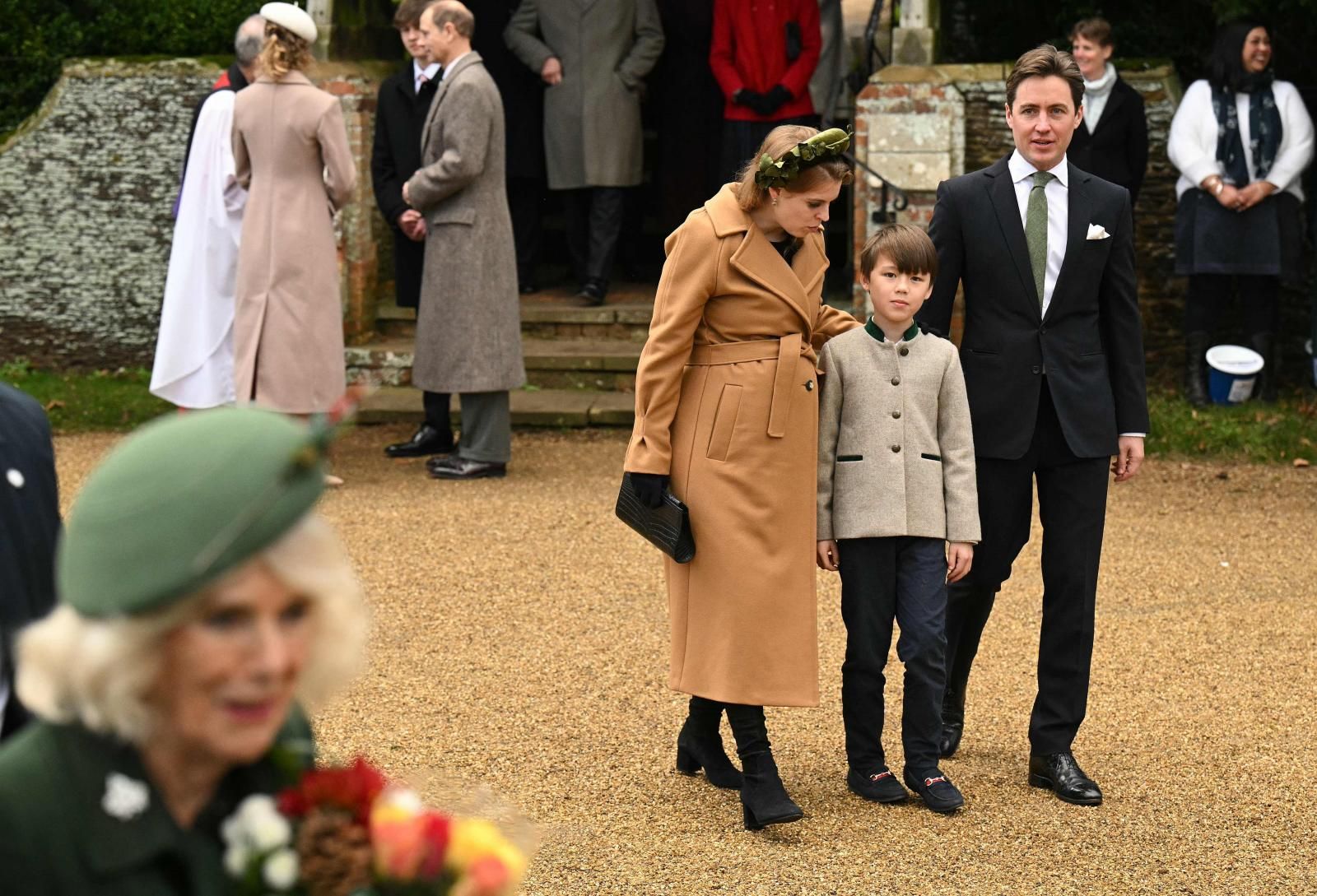 FOTOS | Kate Middleton aparece radiante en la tradicional misa de Navidad de la Familia Real en la Iglesia de Santa María Magdalena