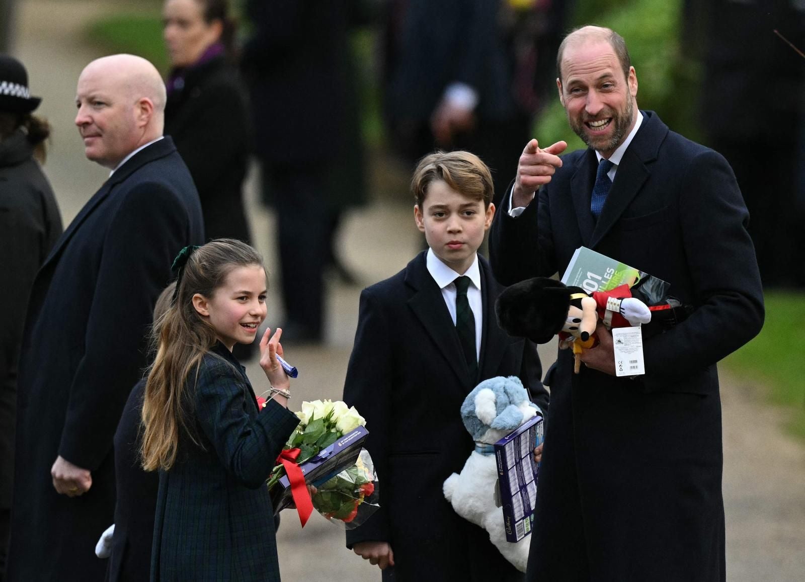 FOTOS | Kate Middleton aparece radiante en la tradicional misa de Navidad de la Familia Real en la Iglesia de Santa María Magdalena