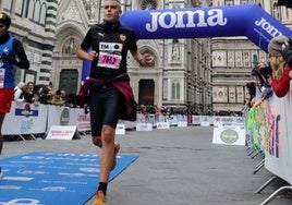 Jorge Hervás ha corrido y alcanzado metas en lugares icónicos como la Piazza del Duomo en Florencia.