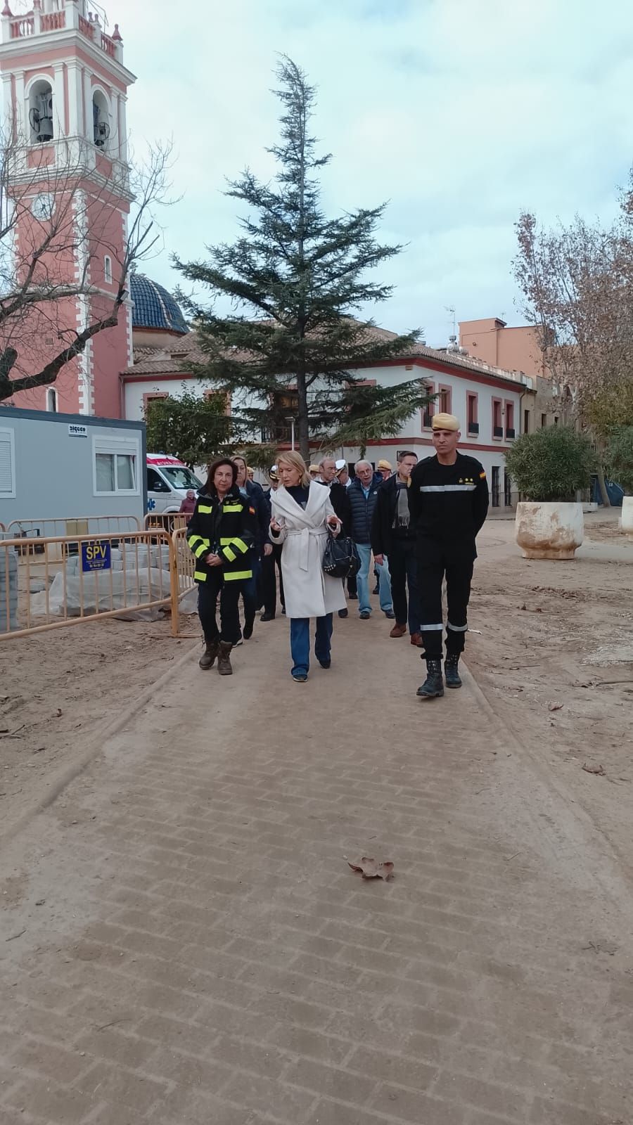 Fotos de la visita de Margarita Robles a Picanya para felicitar la Navidad a los militares