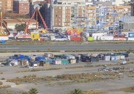 Grupo de chabolas levantadas en el antiguo Circuito de Fórmula 1 del Grao.Irene