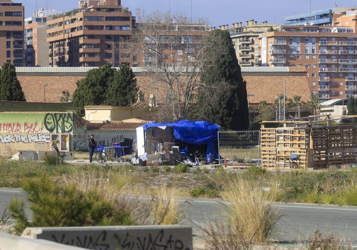 El riesgo de vivir al lado del mayor núcleo urbano de chabolas de Valencia