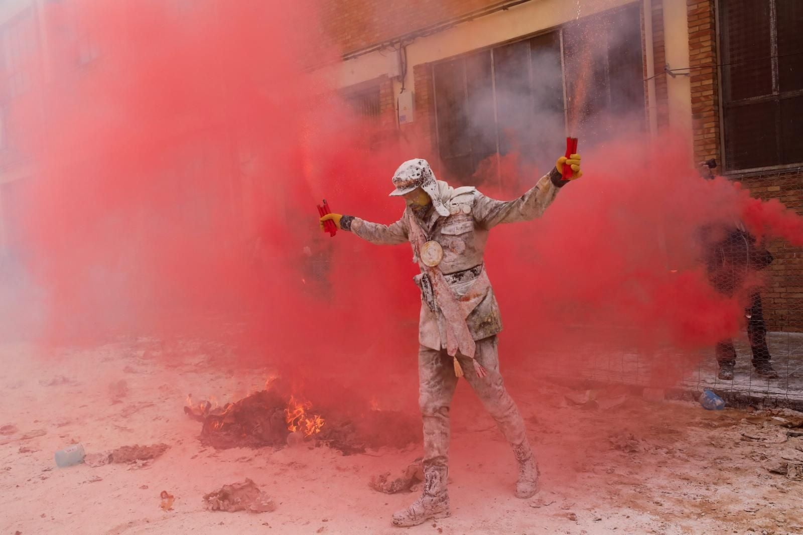 FOTOS | La batalla de els enfarinats vuelve a IBI