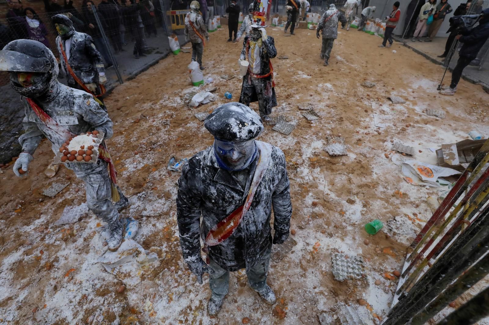 FOTOS | La batalla de els enfarinats vuelve a IBI