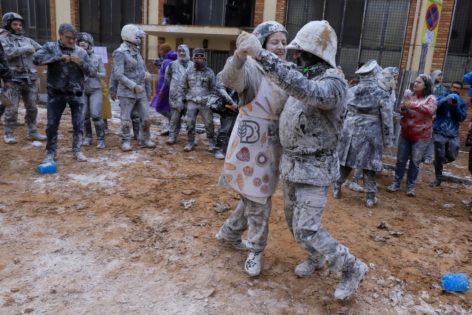 FOTOS | La batalla de els enfarinats vuelve a IBI