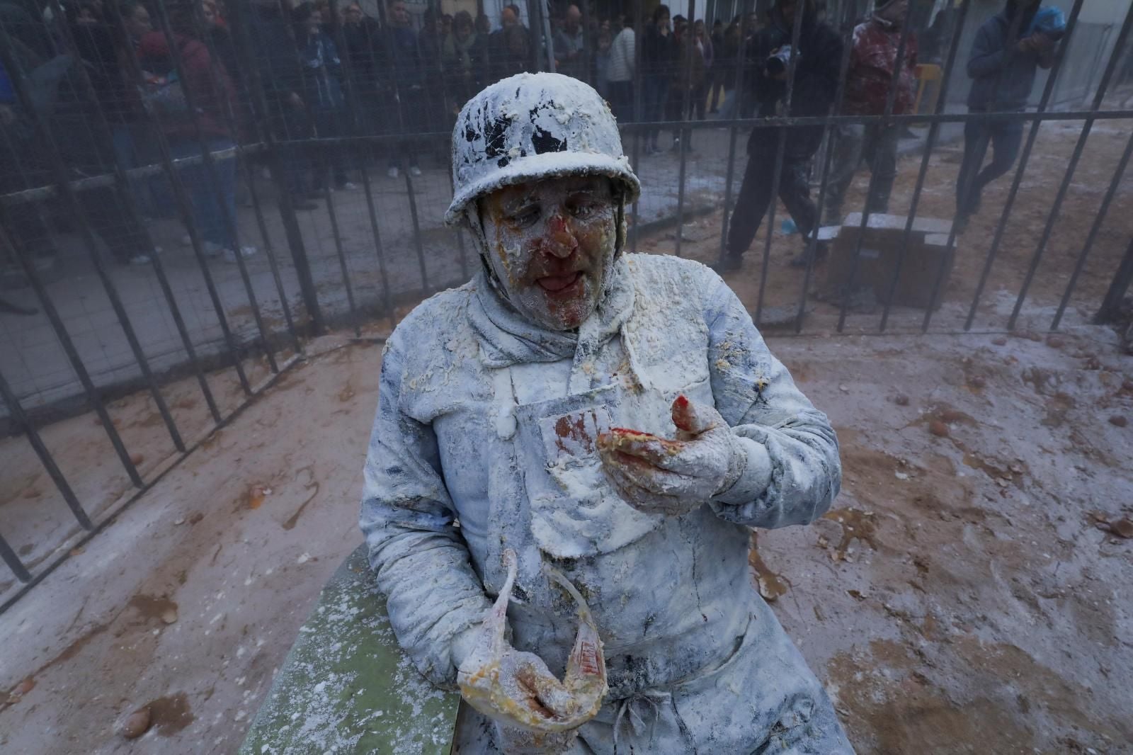 FOTOS | La batalla de els enfarinats vuelve a IBI