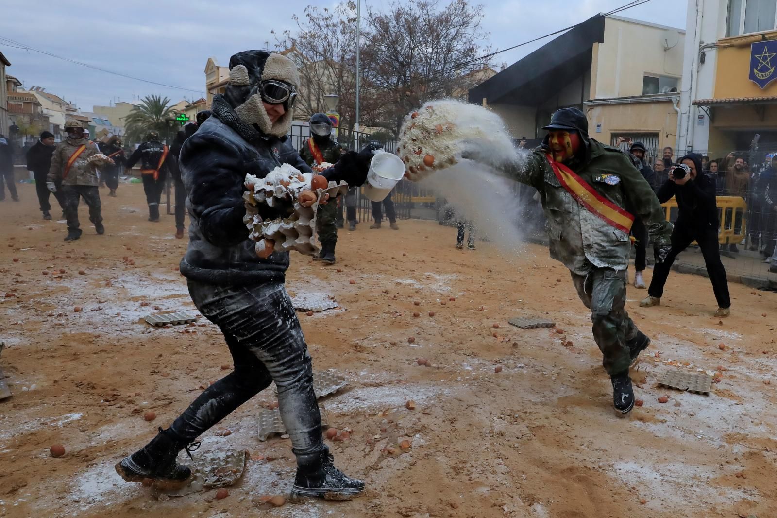 FOTOS | La batalla de els enfarinats vuelve a IBI