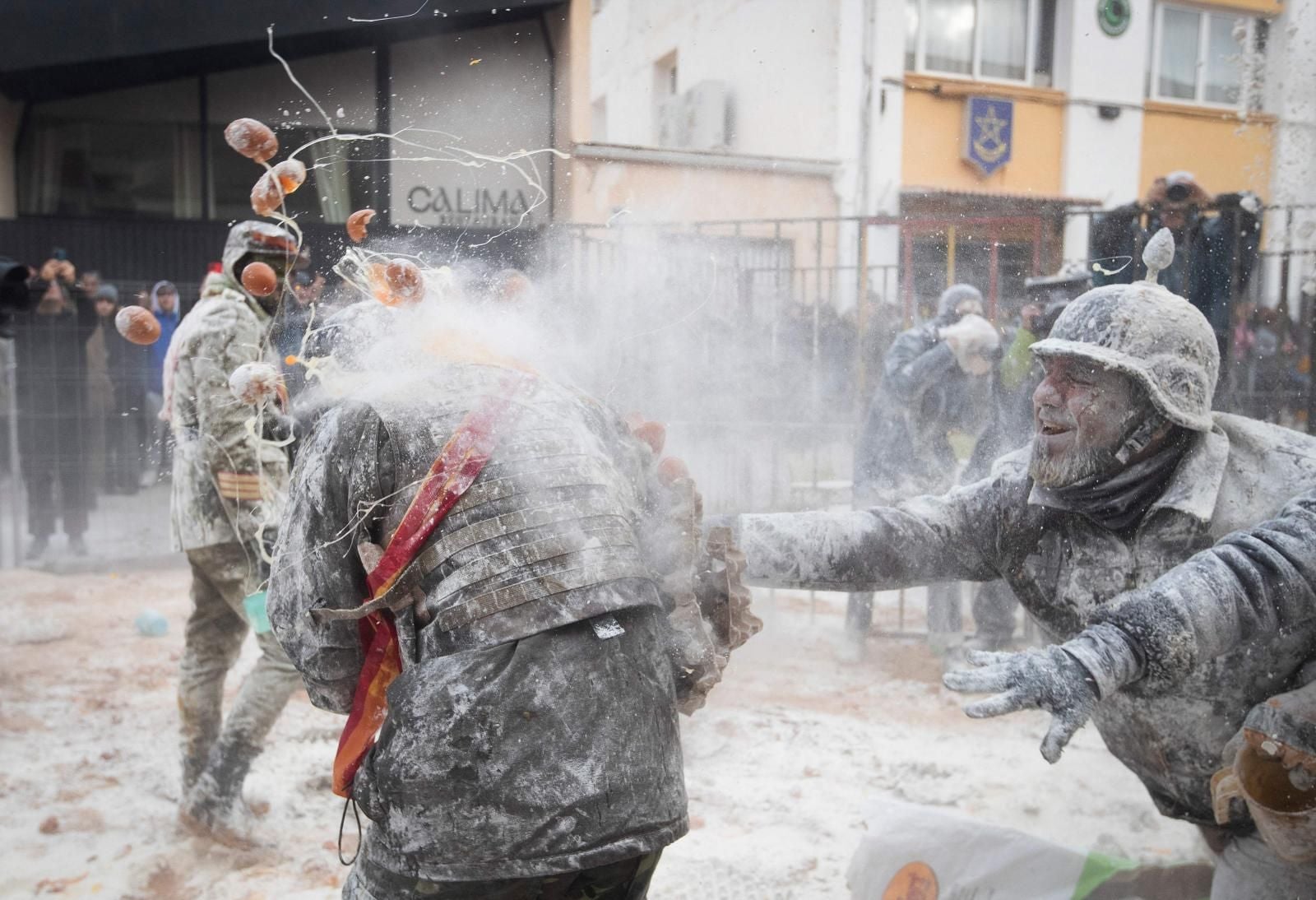 FOTOS | La batalla de els enfarinats vuelve a IBI