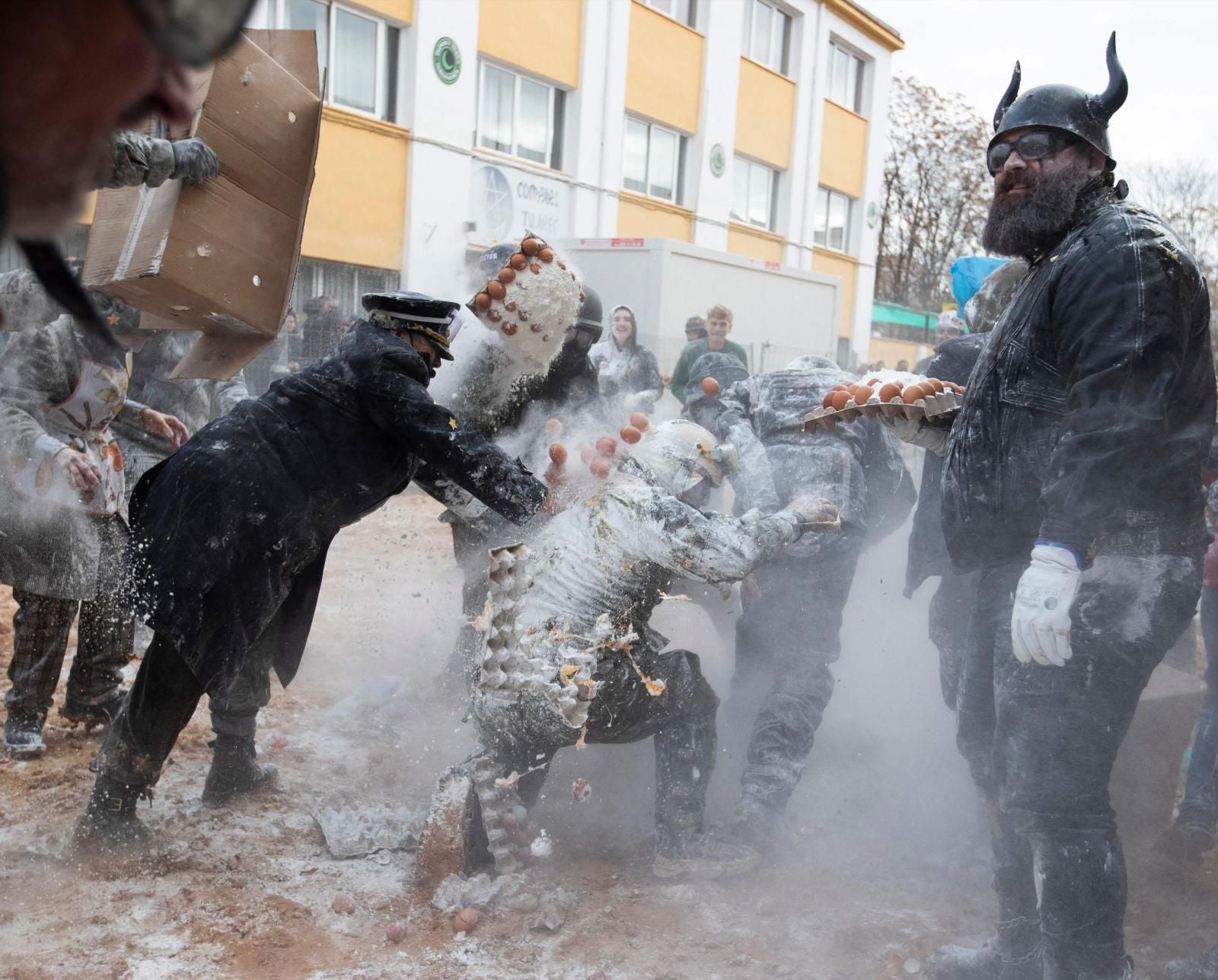 FOTOS | La batalla de els enfarinats vuelve a IBI