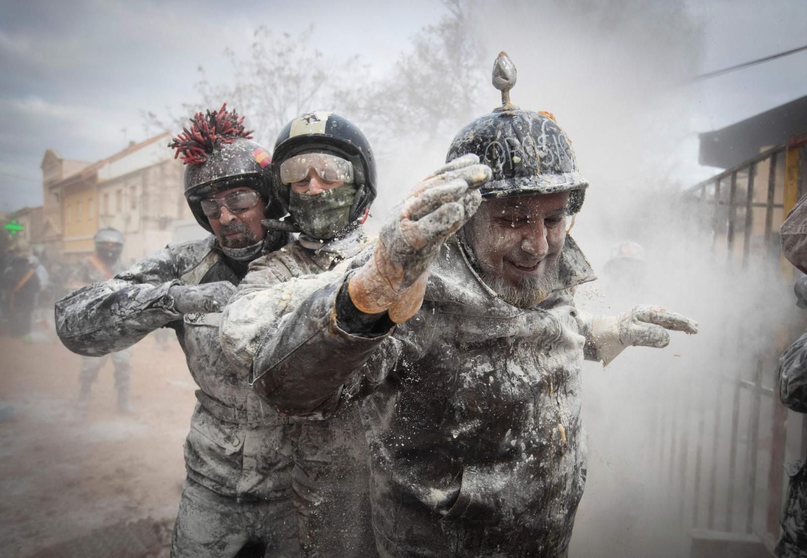 FOTOS | La batalla de els enfarinats vuelve a IBI