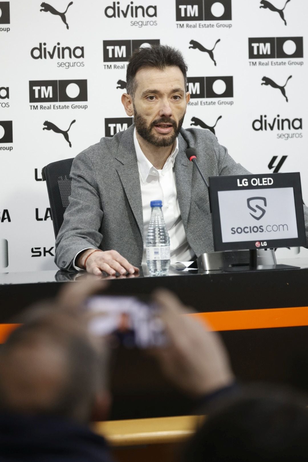 Fotos de la presentación de Carlos Corberán como entrenador del Valencia CF