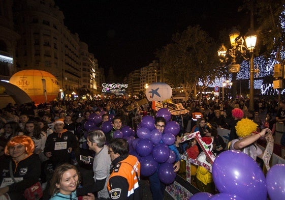 Varios participantes en la anterior San Silvestre, en la plaza del Ayuntamiento de Valencia.