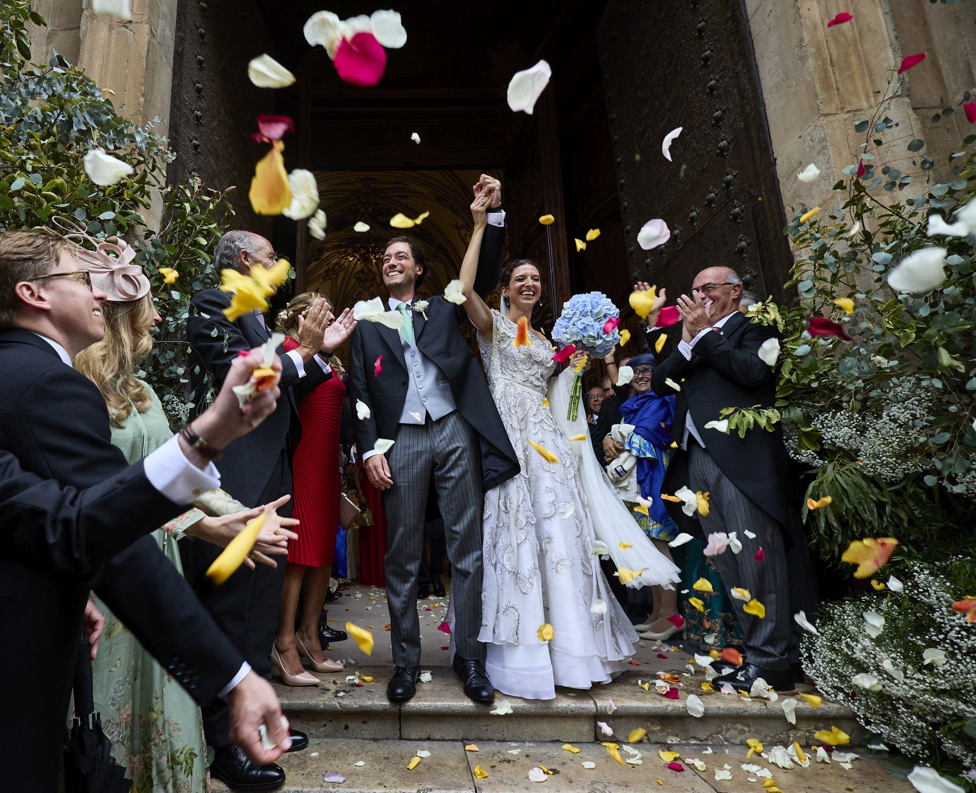 Giovanni Bonavera e Isa Camps, después de su boda en la iglesia de San Juan de la Cruz en Valencia en septiembre.