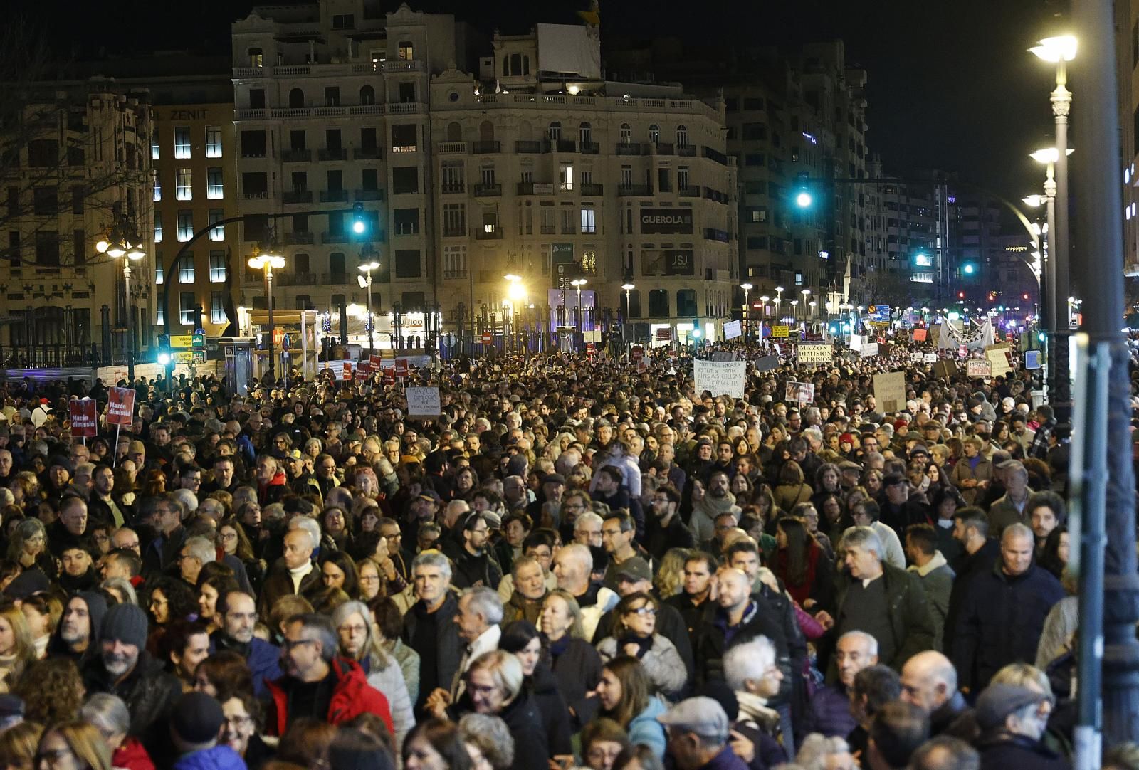 FOTOS | Tercera manifestación en Valencia contra la gestión política de la dana