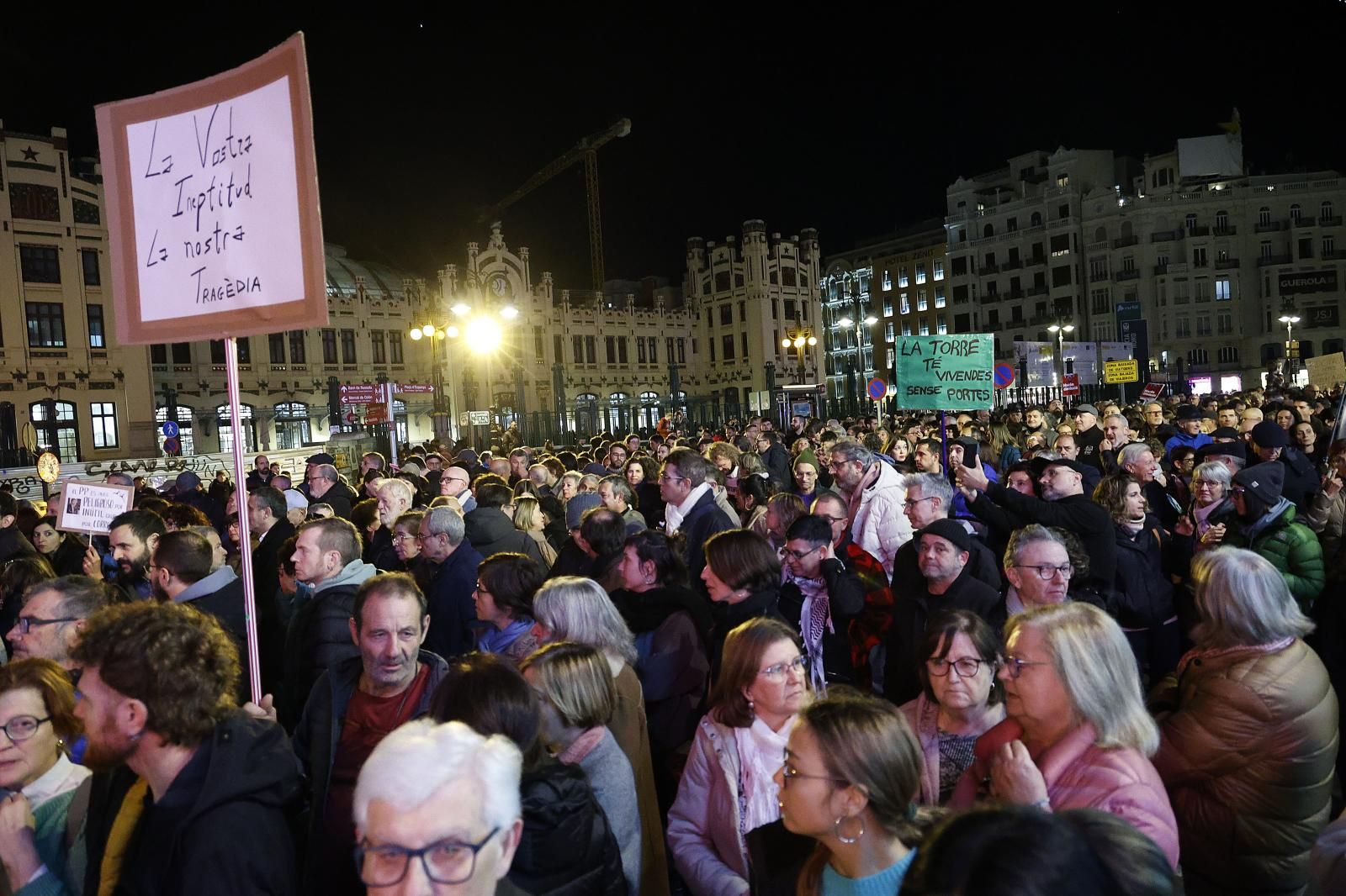 FOTOS | Tercera manifestación en Valencia contra la gestión política de la dana