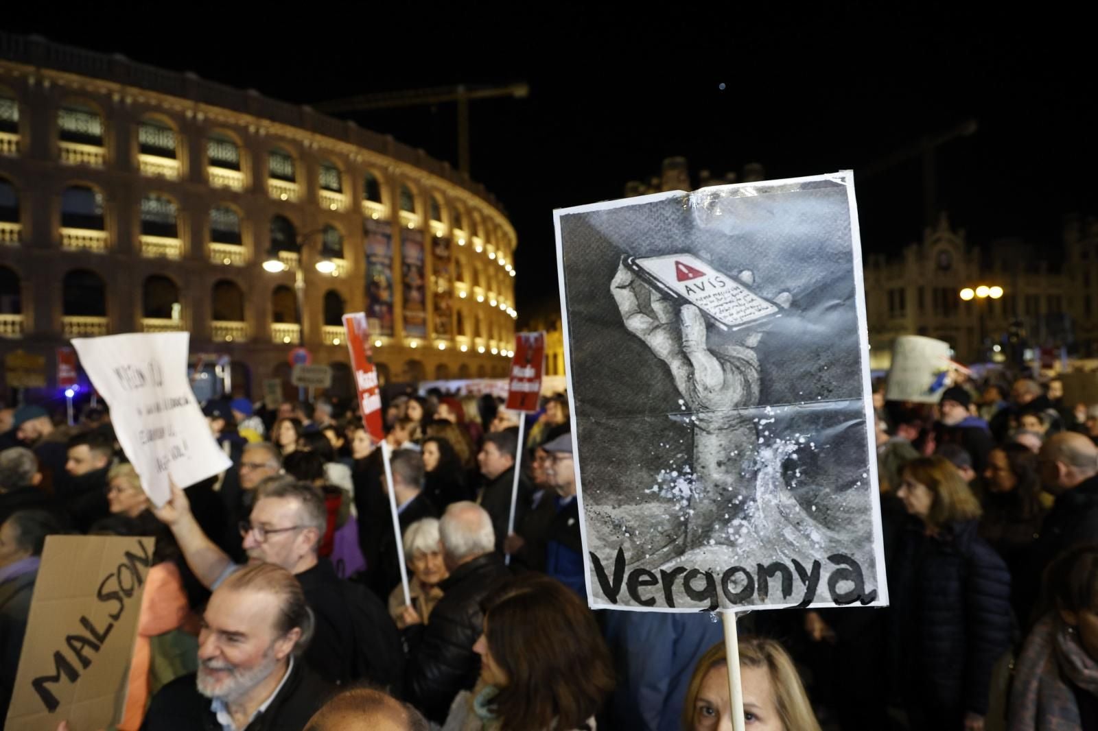 FOTOS | Tercera manifestación en Valencia contra la gestión política de la dana