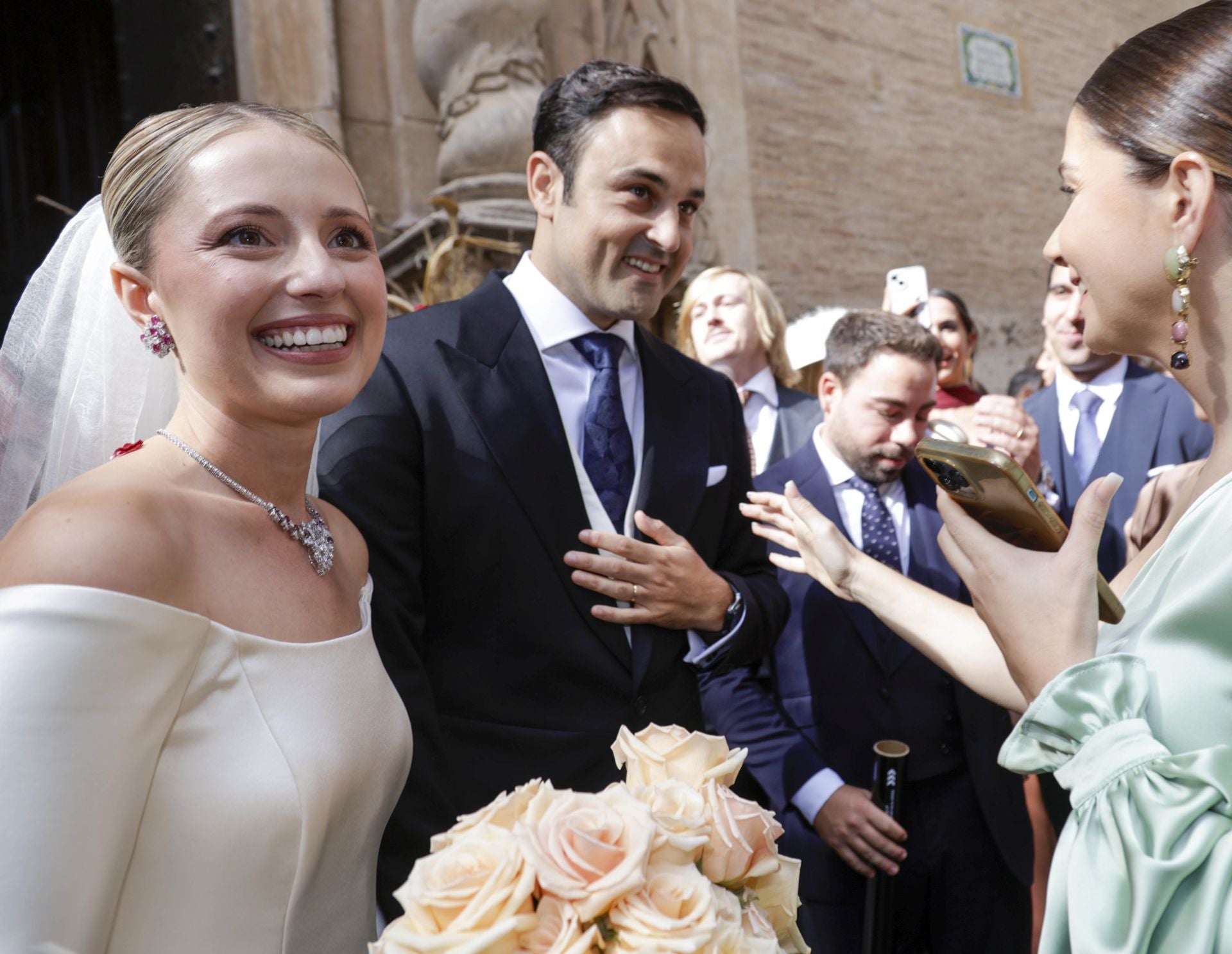 Carmen Sancho de Rosa y Tomás Tórtola, felices tras su boda en San Juan de la Cruz el pasado mes de octubre.