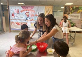 El Ayuntamiento organiza el concurso 'Pequechef' de cocina saludable en la 'Escuela de Navidad' del Cerca.