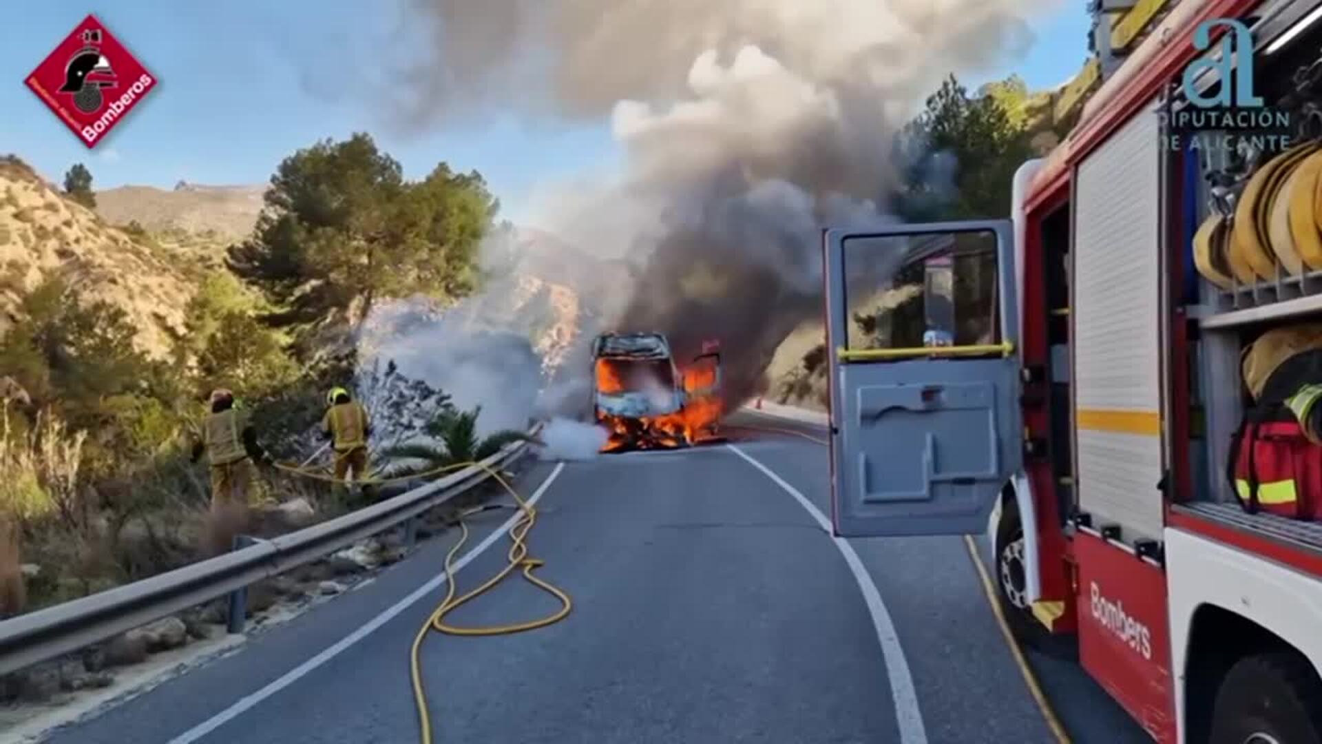 Se incendia un minibús en Alicante sin causar heridos