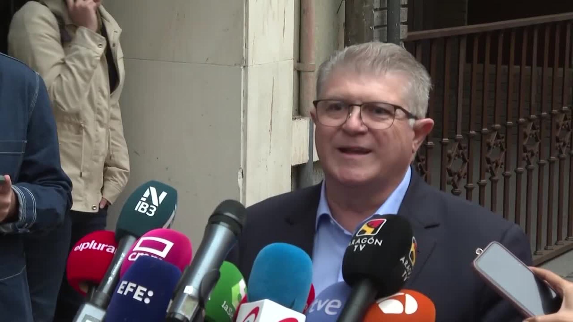 Vélez acusa a la derecha de "intentar destruir el Estado de Derecho"