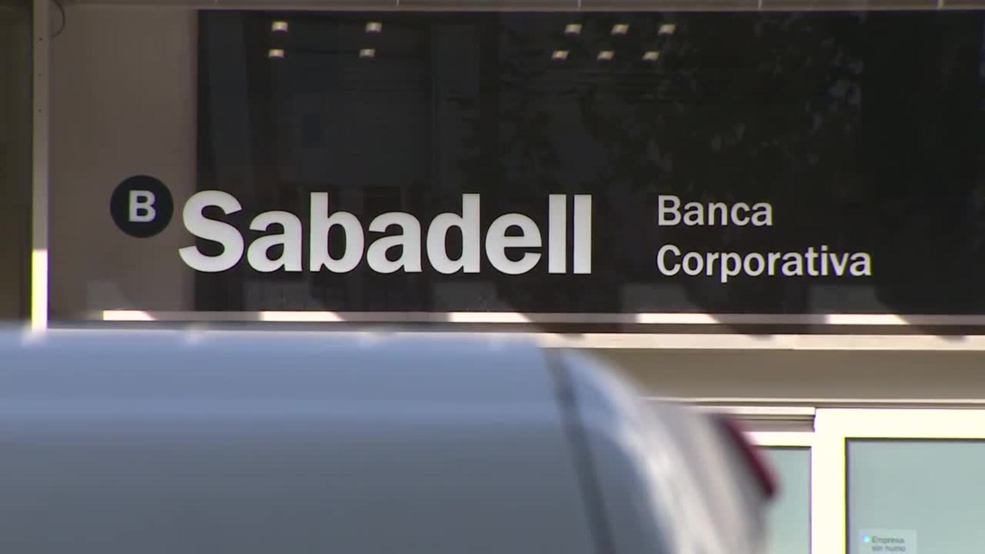 BBVA lanza una OPA hostil sobre Banco Sabadell: El Gobierno y Sabadell muestran su rechazo