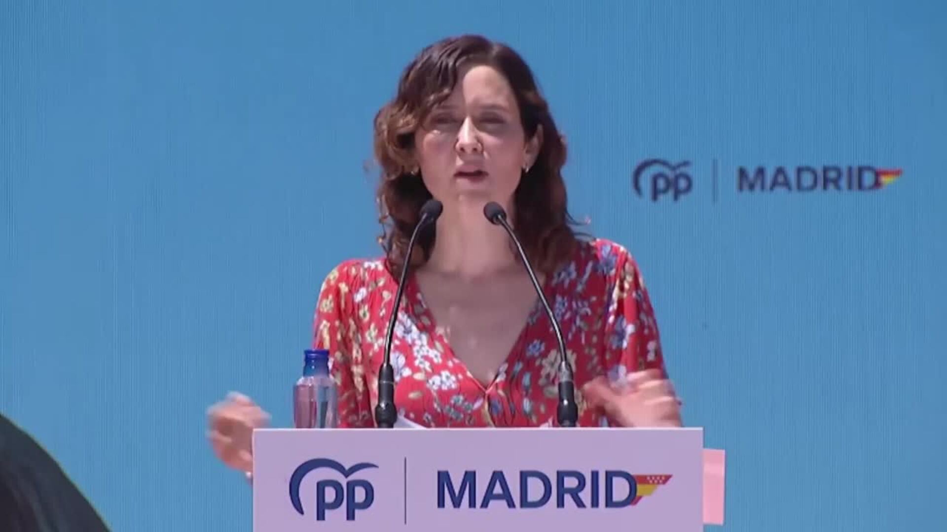 Ayuso defiende la "cortesía" a Milei y asegura que "deslealtad" es otra cosa