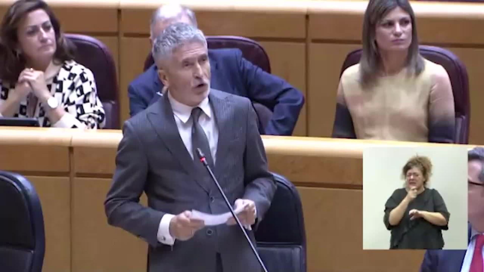 Marlaska acusa al PP de "frivolizar" con menores migrantes