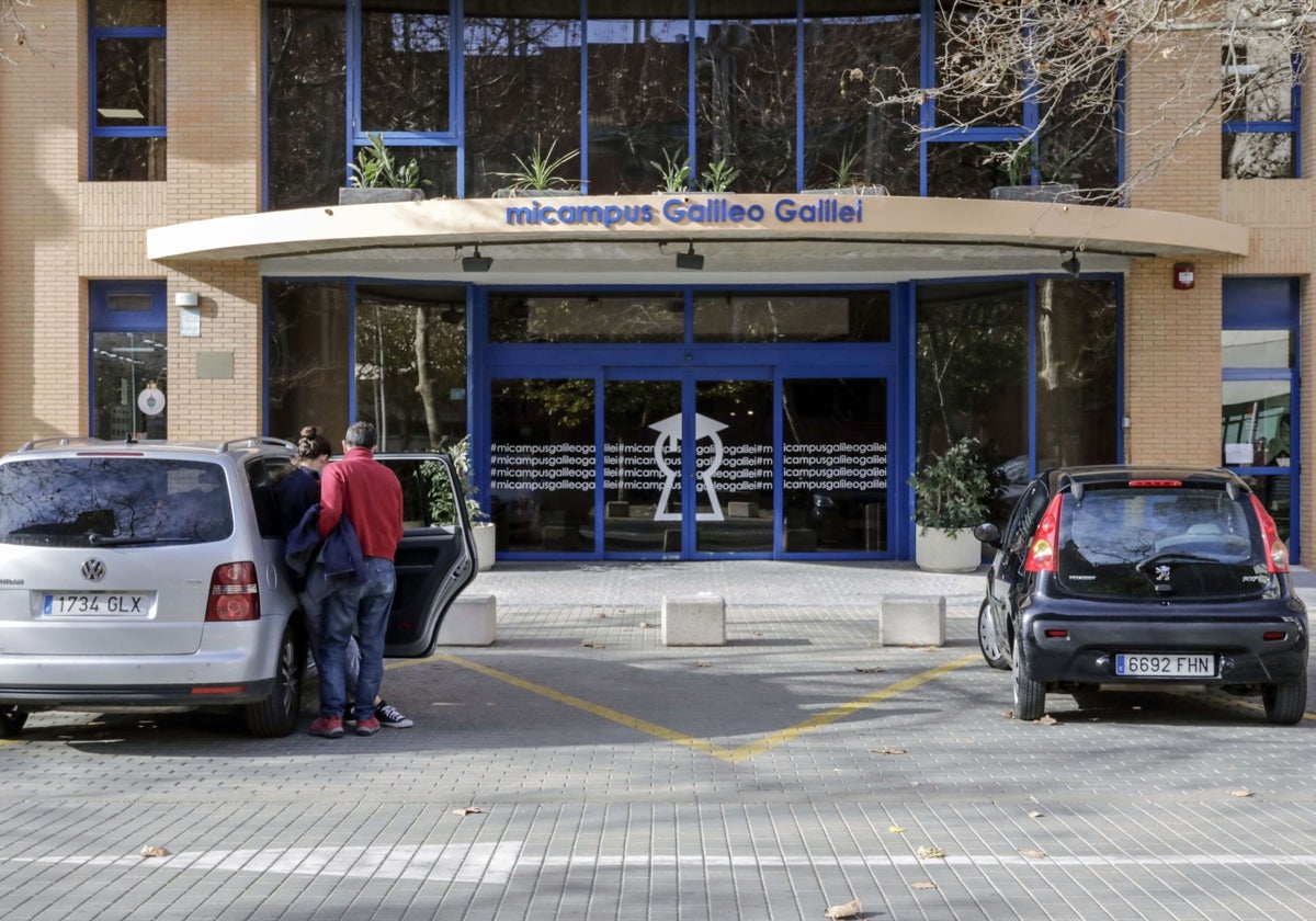 Entrada de la residencia Galileo Galilei de Valencia.