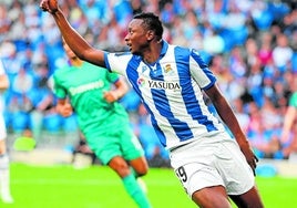 El delantero nigeriano Umar Sadiq, con la Real Sociedad, durante un partido de esta temporada.