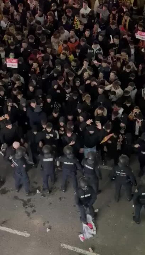 Cargas policiales en Mestalla antes del partido Valencia CF-Real Madrid