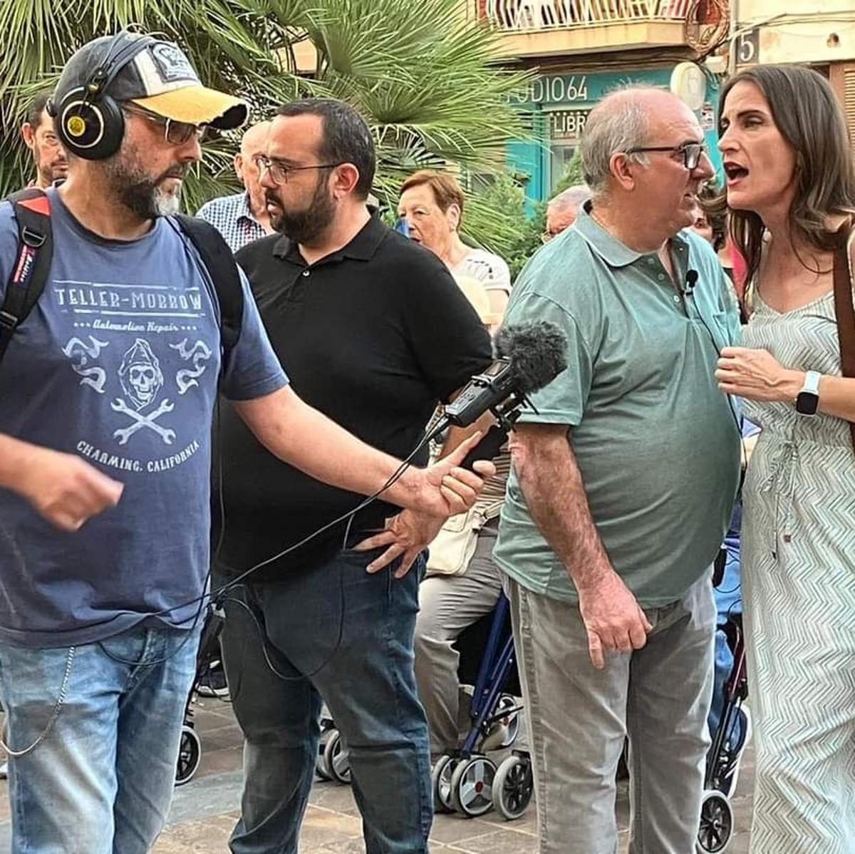 María Amparo, cantando Albaes en el barrio de Benimaclet.