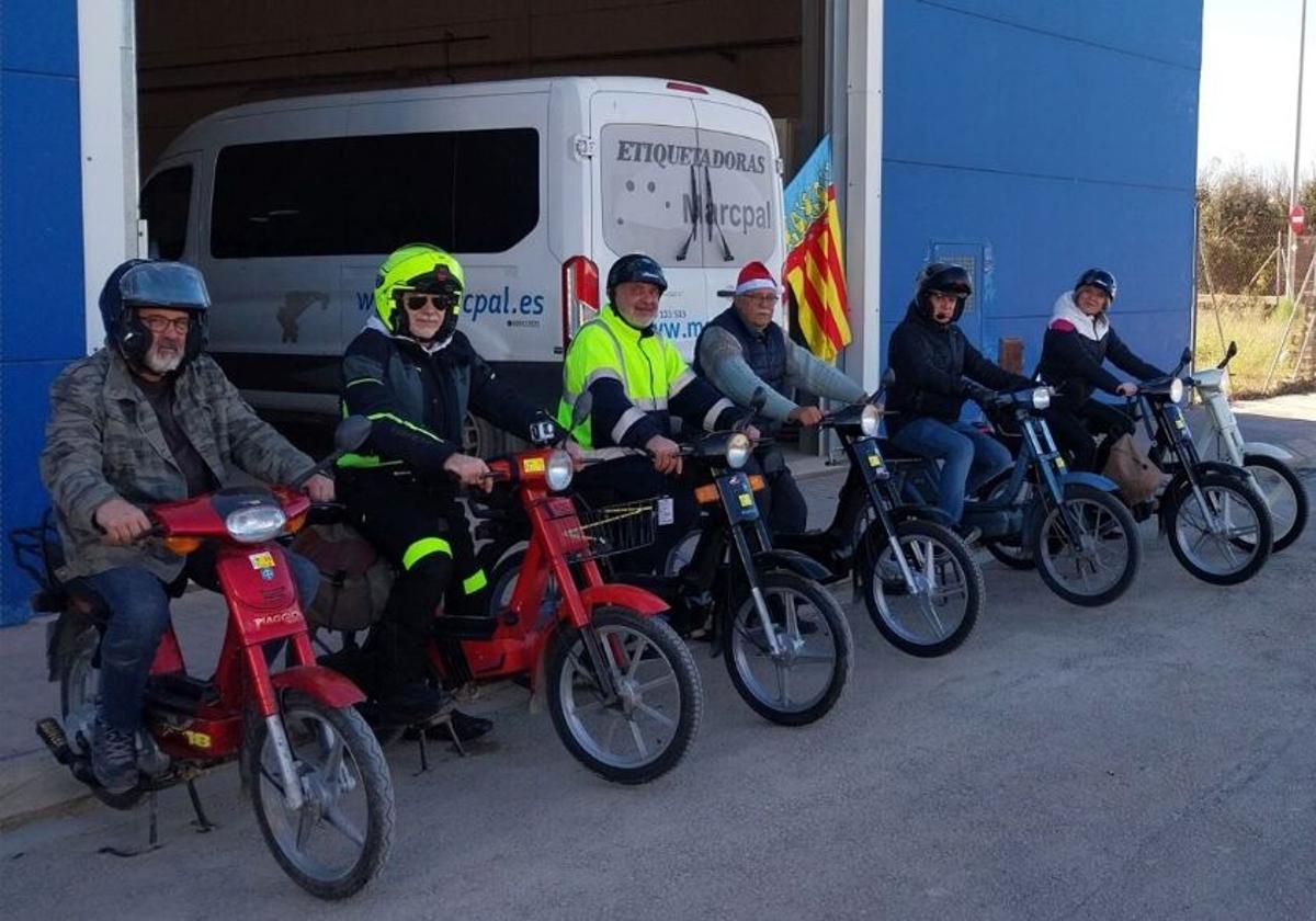 Los seis participantes de este desafío en vespino.