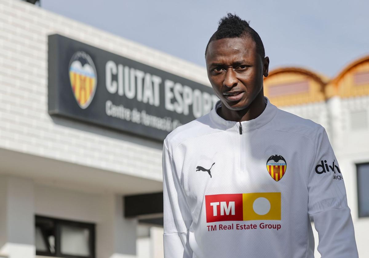 Umar Sadiq, en Paterna.