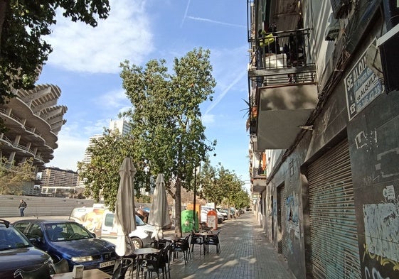 Varios locales cerrados y en alquiler frente al Nou Mestalla.