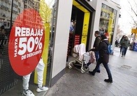 Descuentos en una tienda de Valencia, en una imagen de archivo.