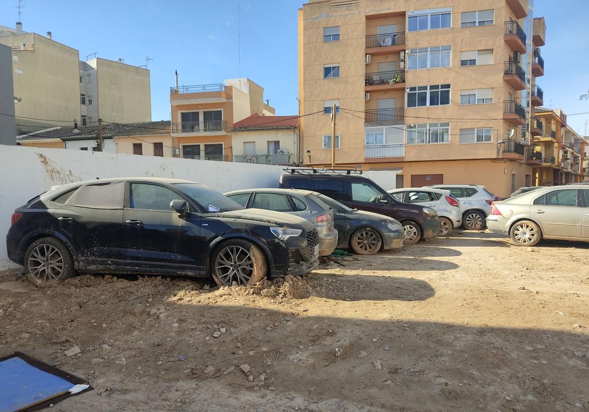 Estado de vehículos en las calles de Algemesí.