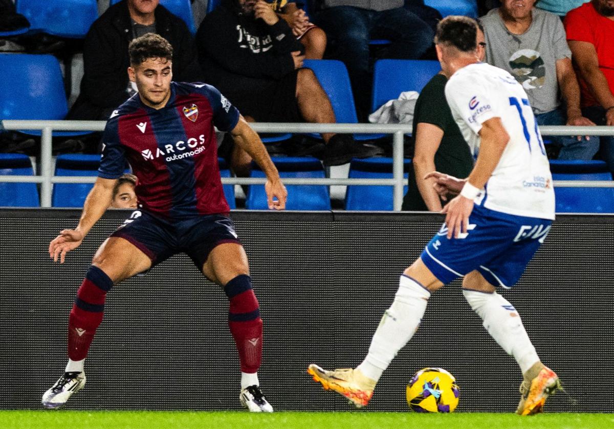 Andrés García, ante el Tenerife.