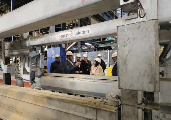 Rebeca Torró, durante su visita a la planta.