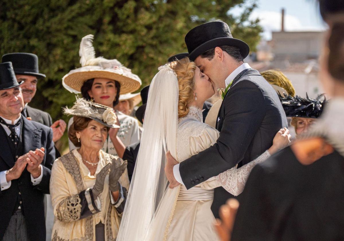 Imagen principal - &#039;La Promesa&#039;: así ha sido la boda de Jana y Manuel emitida en &#039;prime time&#039;