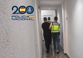 Dos policías trasladan al detenido a una habitación para interrogarlo.