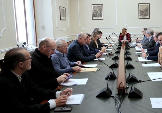 Reunión de la Federación Empresarial de Hostelería de Valencia con María José Catalá.