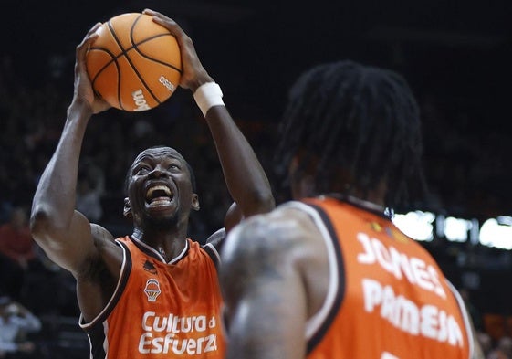 Amida Brimah, durante el partido contra La Laguna Tenerife.