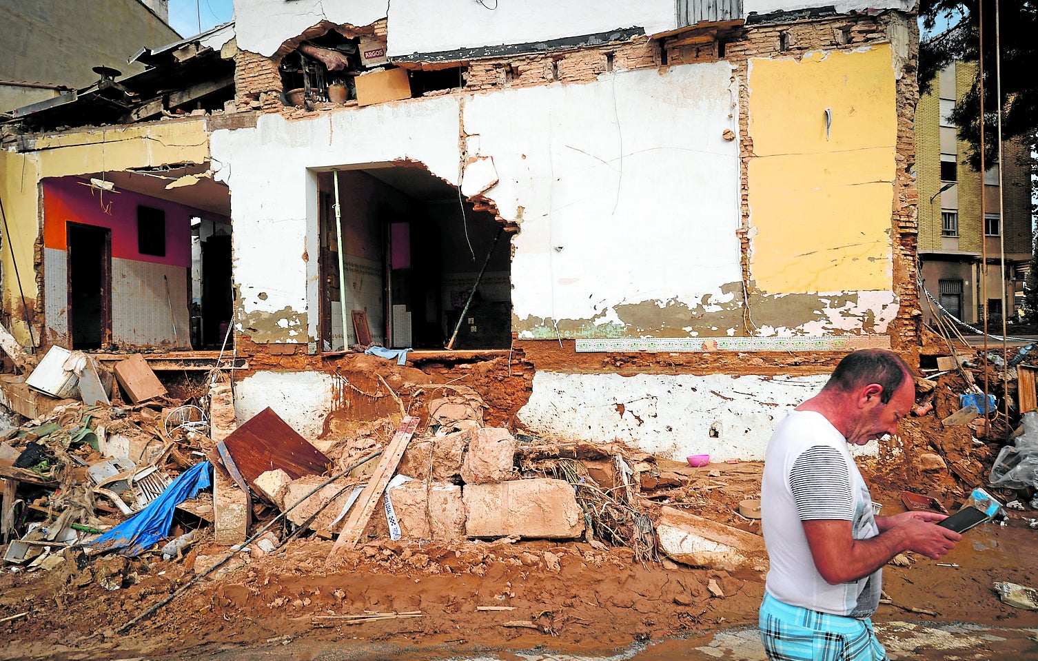 Viviendas destruidas junto al barranco del Poyo en Picanya.