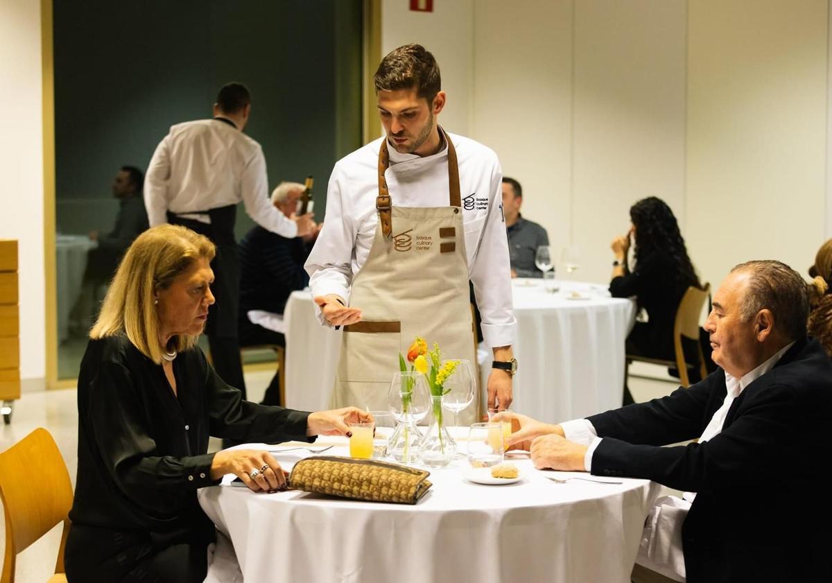 Imagen principal - Lucas, en su etapa en el Basque Culinary Center.