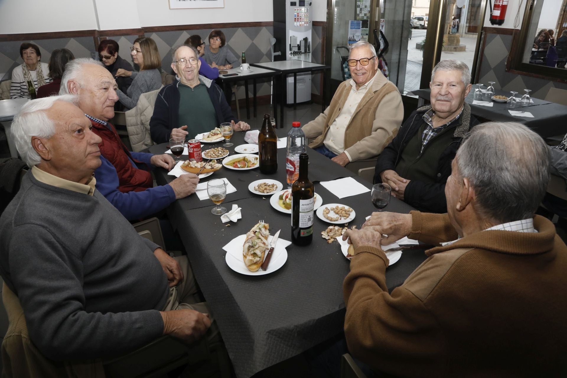 Imagen secundaria 1 - «Un plato combinado dentro de un bocadillo», el especial de Ca Corder en Gata